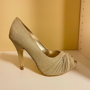 Lulu Townsend Elegant Gold Heels